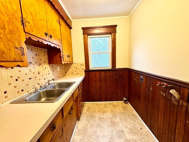 Building Photo - 328 Stevens St