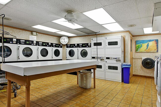 Building Photo - 1000 Urlin Ave