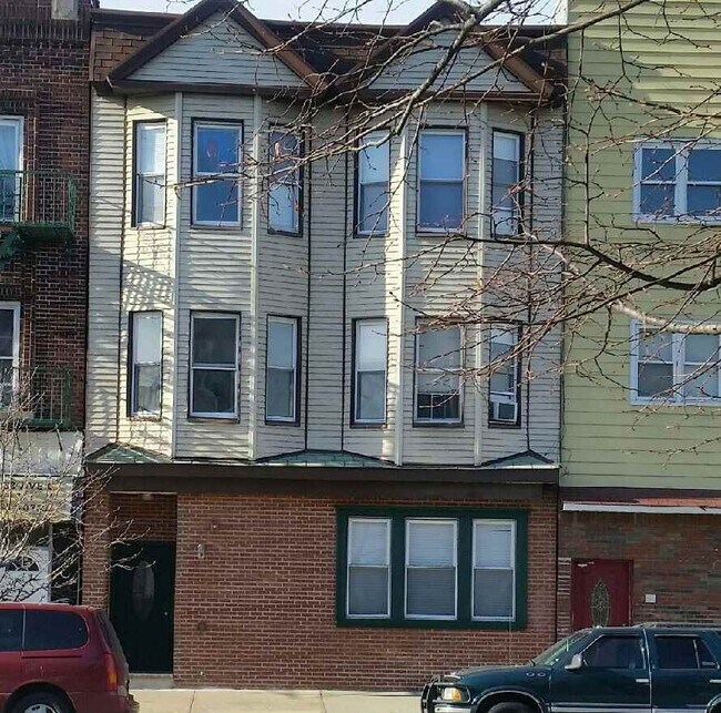 Building Photo - 385 Avenue C
