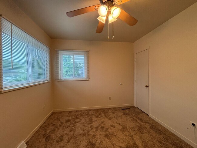 Building Photo - Charming home in Denver with 1-car garage.