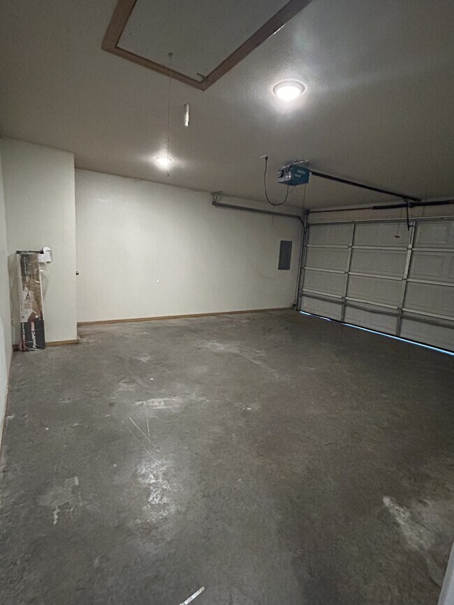 Building Photo - 324 Grant Springs Dr