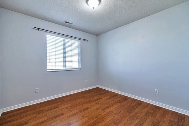 Building Photo - 3 Bed - 2.5 Bath, Beautiful Home in Ogden - Fully Fenced Yard! - Available on June 10th!
