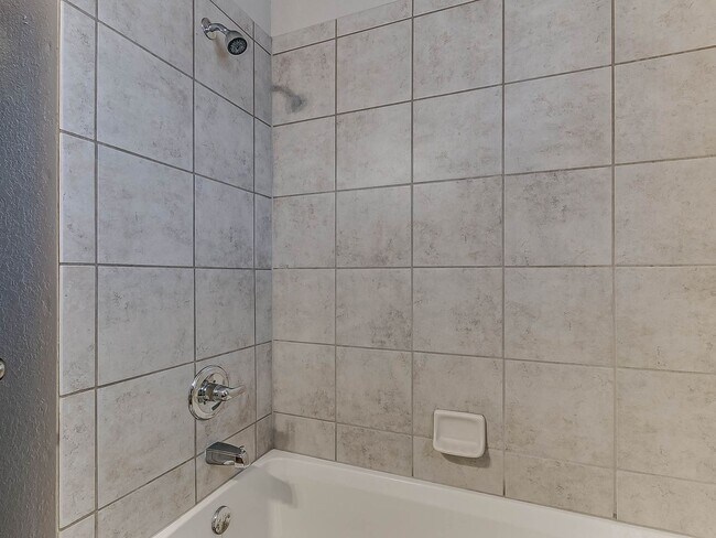 Building Photo - 4 Bed | 2 Bath | 2 Car Garage - Edmond Schools - North Hampton Addition