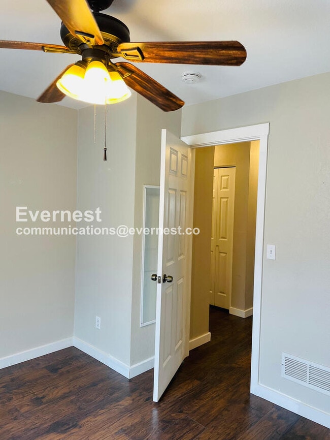 Building Photo - 2107 S Acoma St