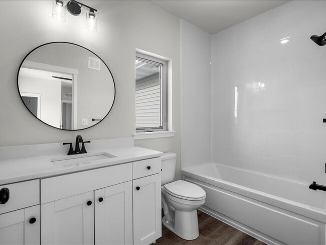 Building Photo - 8 Jaro Wy