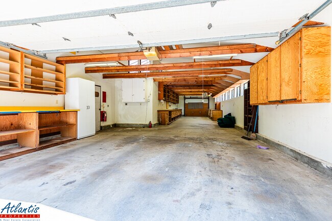 Building Photo - 820 Miranda Green St