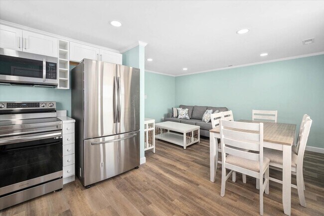 Building Photo - 322 Bayshore Dr