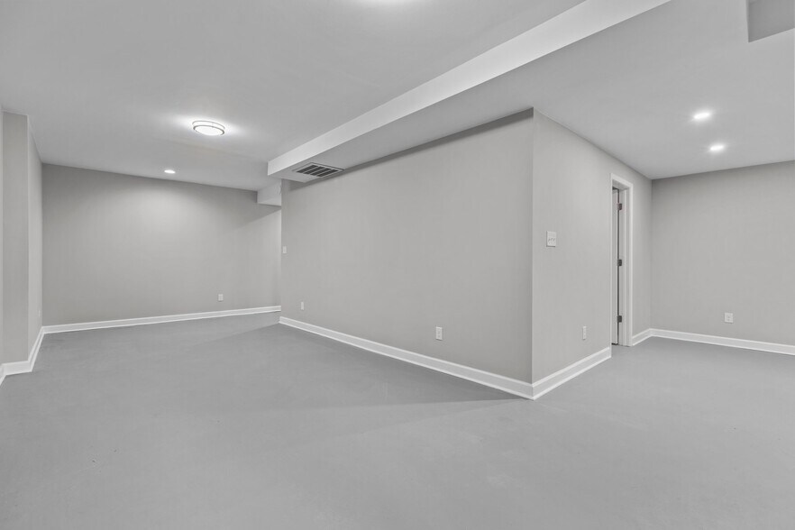 Building Photo - 5500 Fortunes Ridge Dr