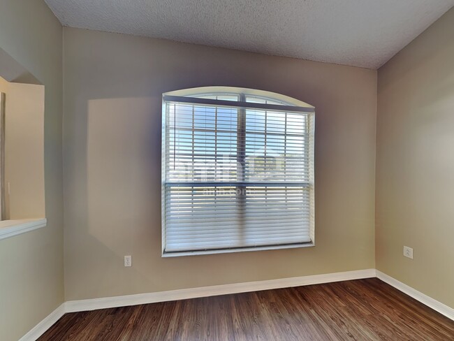 Building Photo - 558 Hatcher St SE