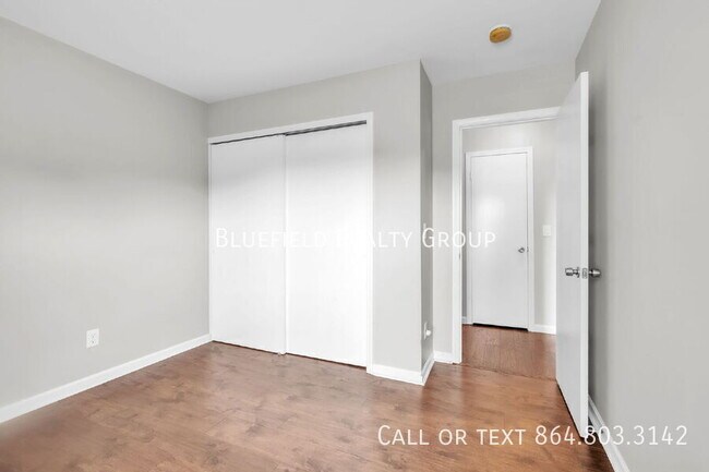 Building Photo - 621 Branch View Dr