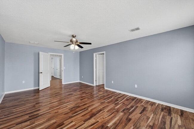 Building Photo - Stunning 5 bed/ 2 bath