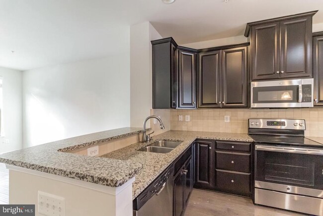 Building Photo - 2784 Fredericksburg Rd