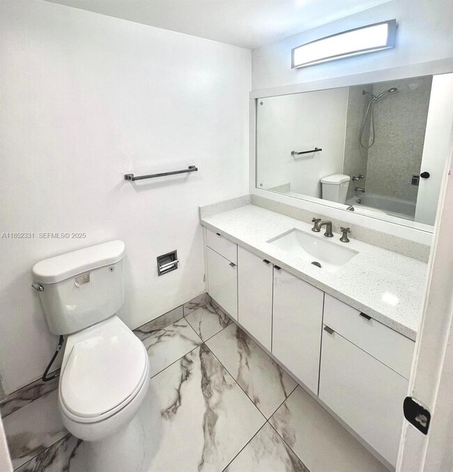 Building Photo - 3000 E Sunrise Blvd