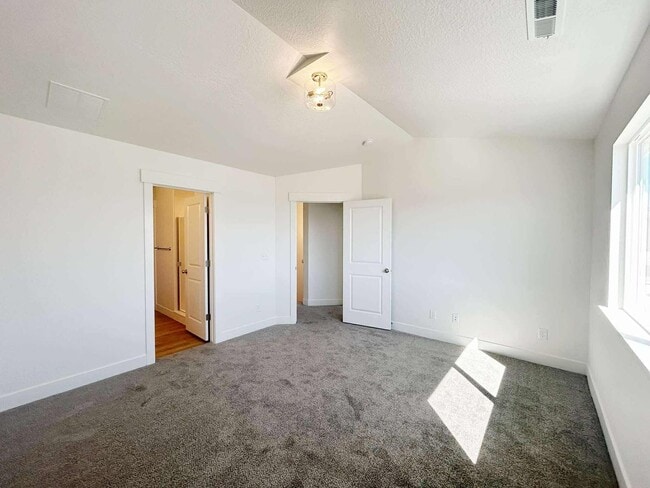 Building Photo - 1340 N Sage Dr