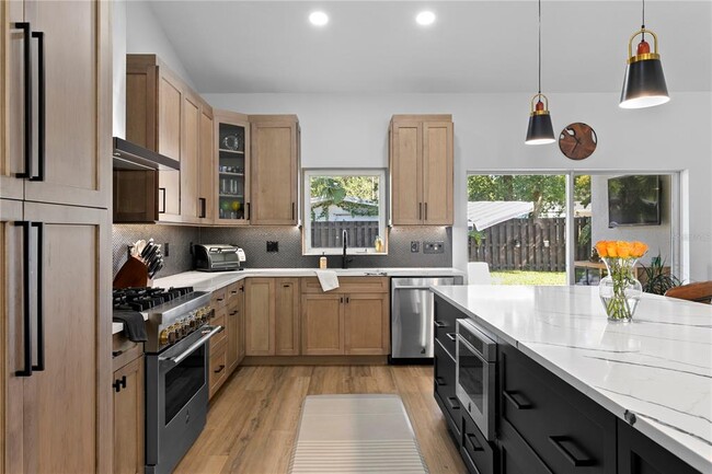 Building Photo - 2107 Branch Hill St