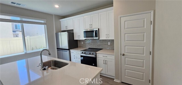 Building Photo - 2093 Bergamot St