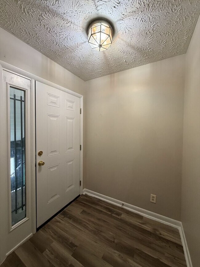 Building Photo - 3374 Galleria Dr