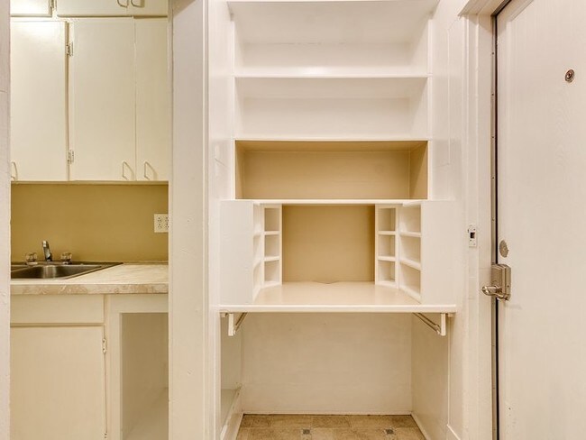 Building Photo - 715 Asp Ave