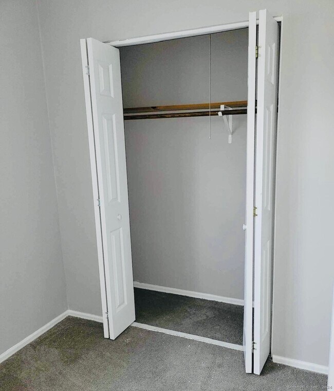 Building Photo - 58 Royal Oak Dr