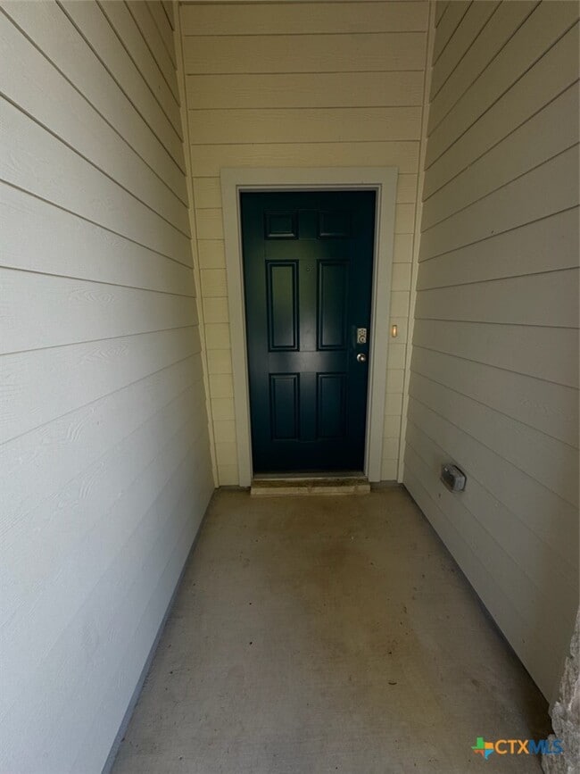 Building Photo - 908 Adler Way