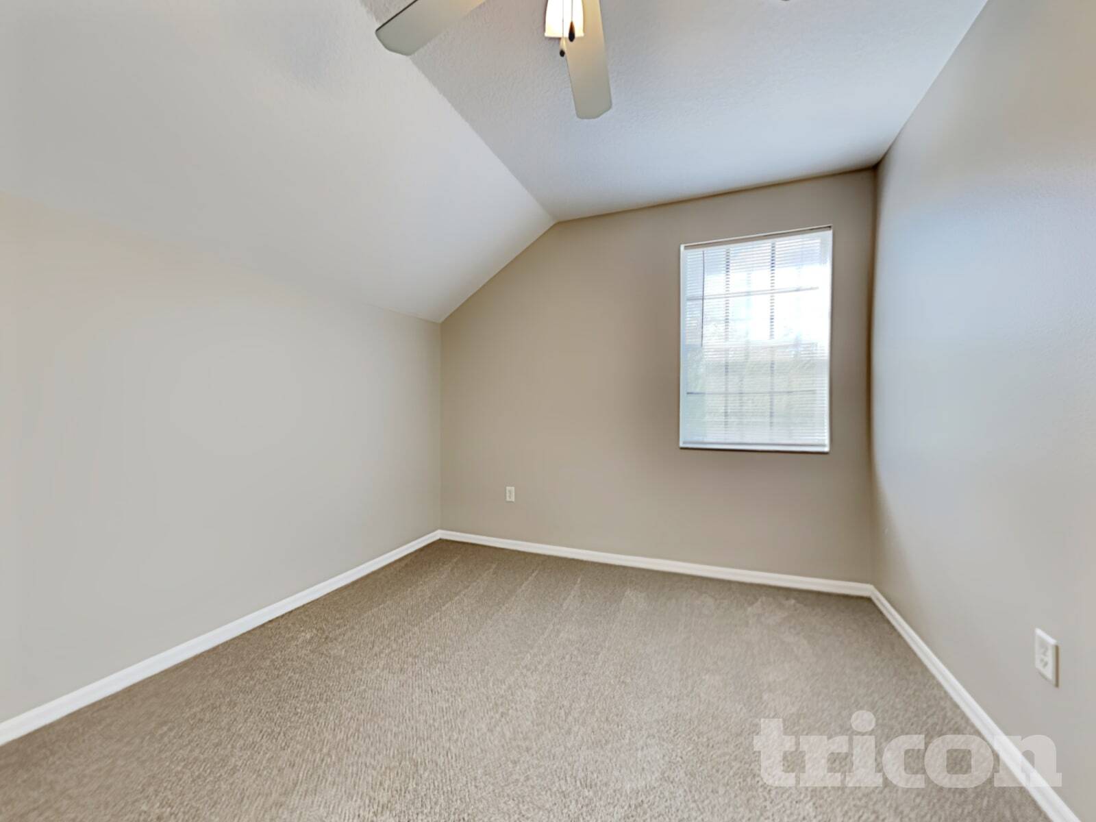 Building Photo - 10211 Summerview Cir
