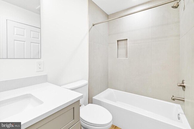 Building Photo - 2350 Moore St