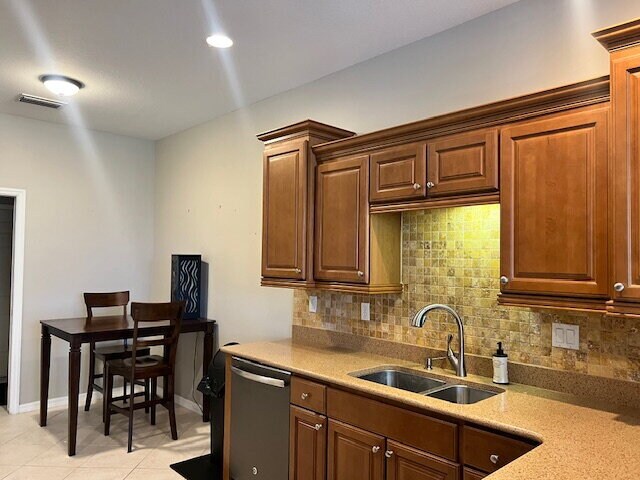 Building Photo - Spacious 3BR/2.5BA Townhome in Bella Terra...