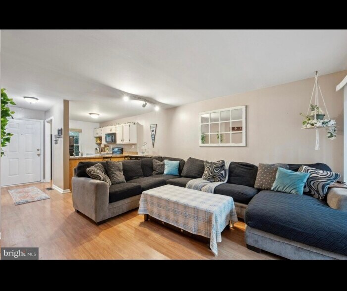 Building Photo - 338 Cashel Ct
