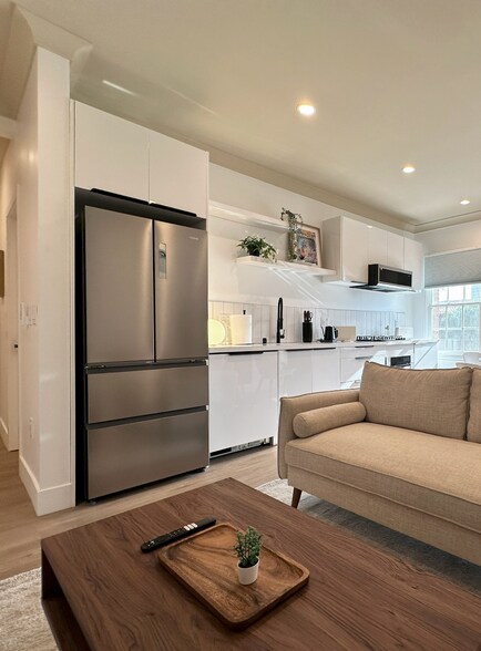 Building Photo - 1445 Tamarind Ave