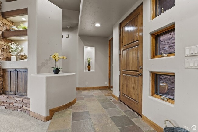 Building Photo - 2410 W Entrada Trail