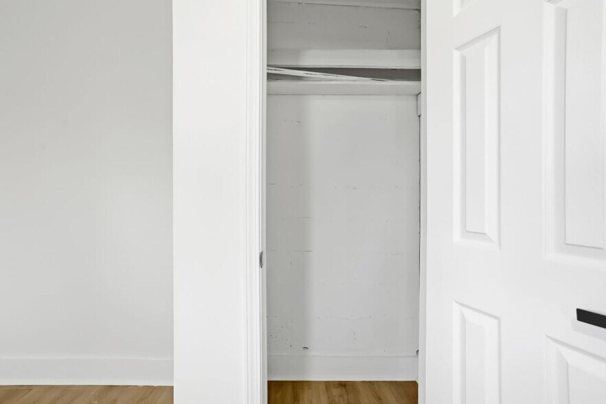 Building Photo - 636 W 48th St