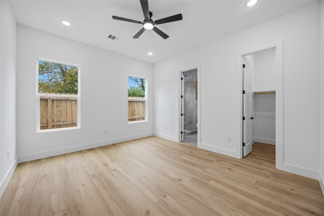 Building Photo - 9019 Comal St