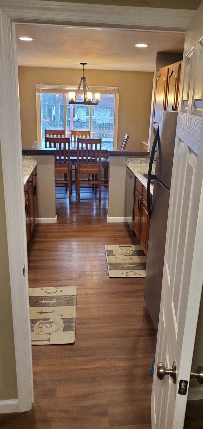 Building Photo - 2032 Meadowside Ln