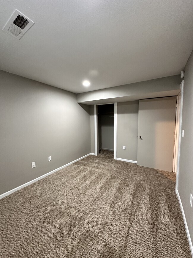 Building Photo - 602 Sara St