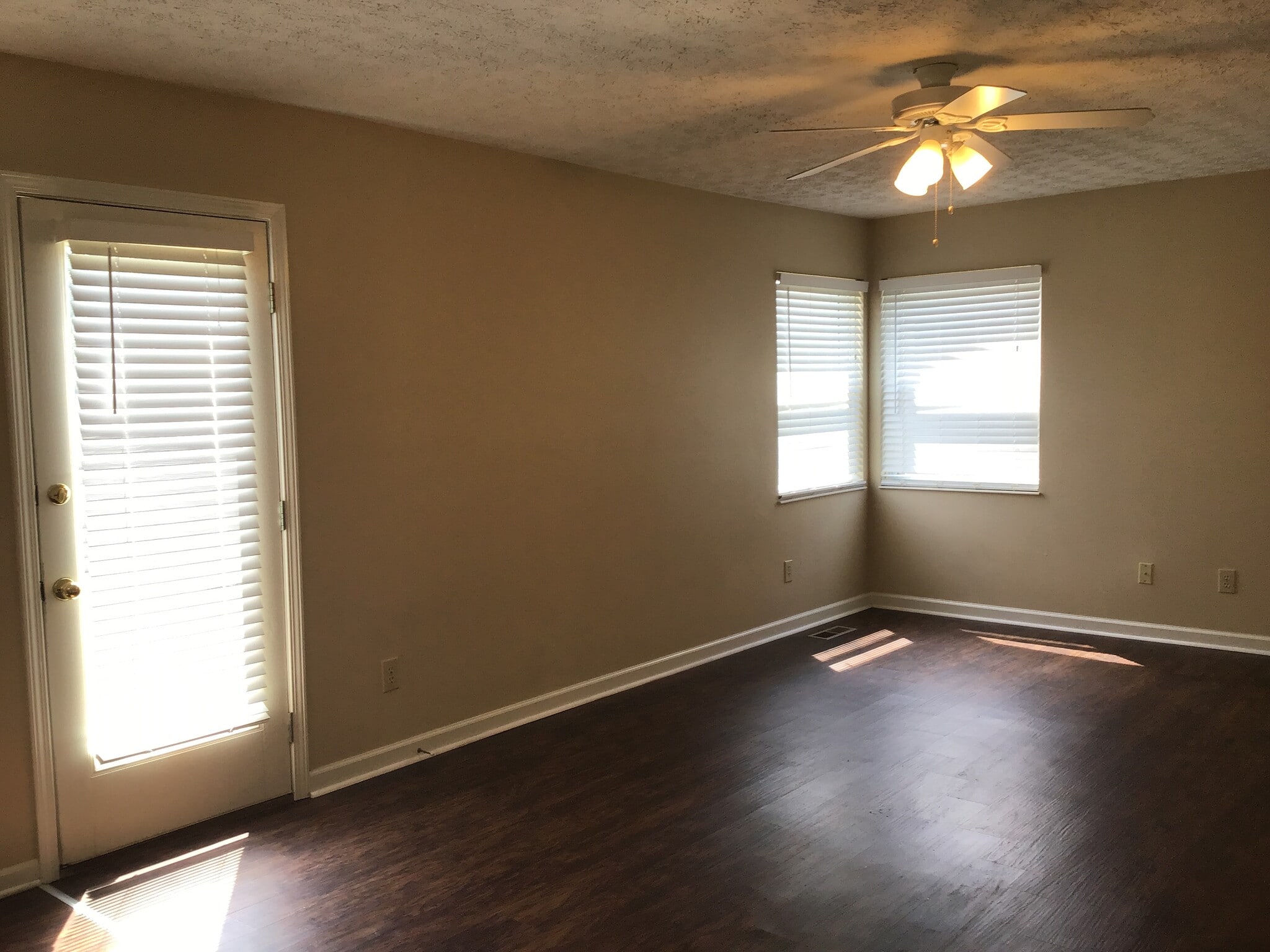 Building Photo - 7366 Murrayfield Dr