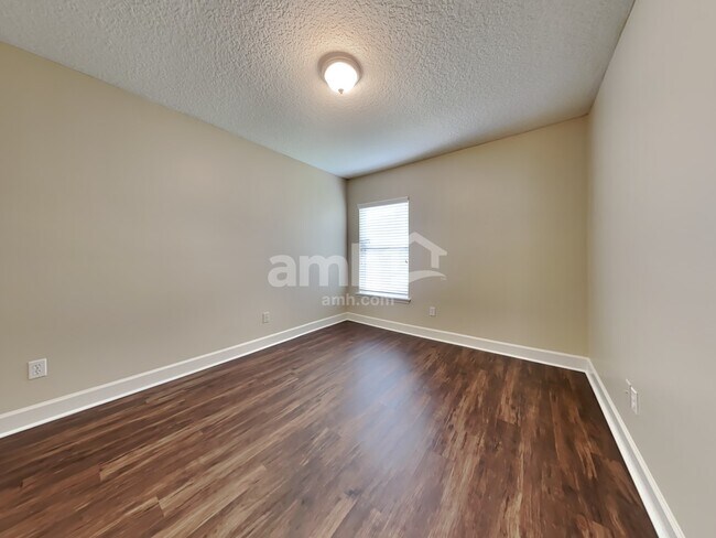 Building Photo - 6651 Chester Park Dr