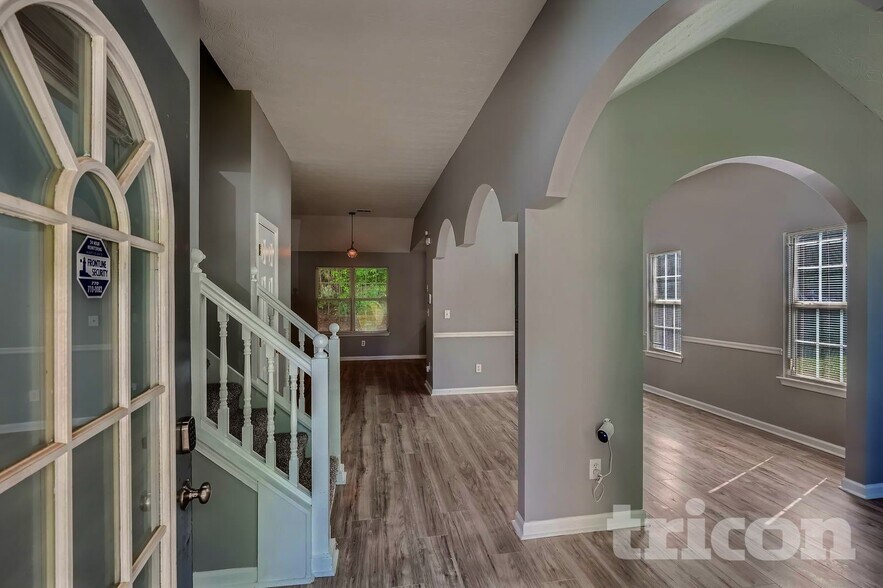 Building Photo - 3250 Diamond Blf