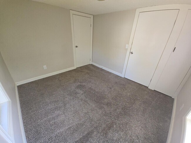 Building Photo - Cozy 2-Bedroom Home with Large Yard & Stor...