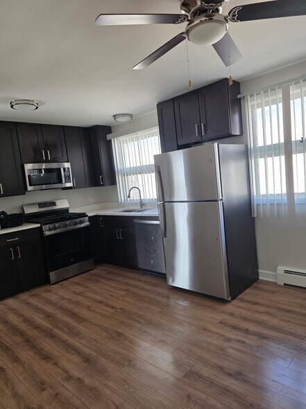 Building Photo - 2431 N 76th Ct