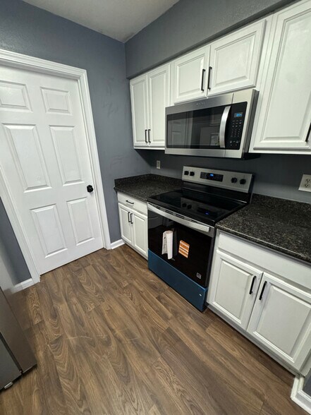 Building Photo - 4017 Jupiter Dr