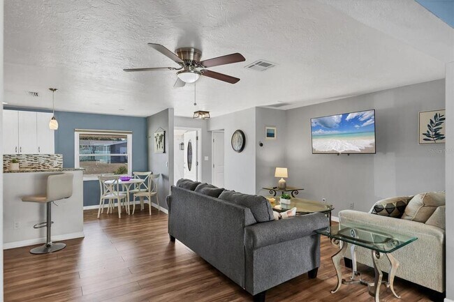 Building Photo - 3425 Fairview Dr