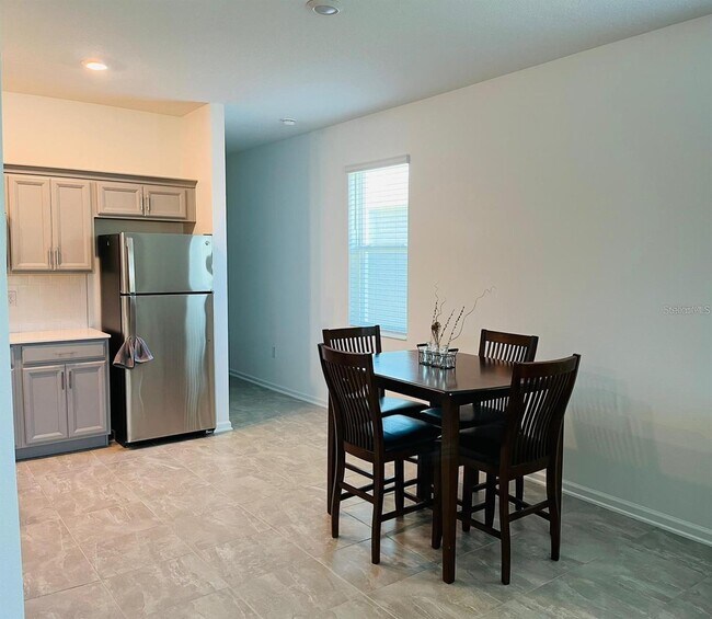 Building Photo - 6319 Lakepine St