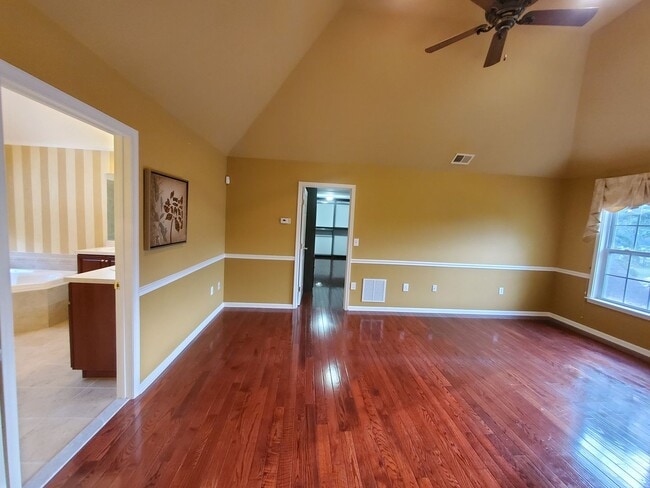 Building Photo - Beautiful, large home with finished baseme...