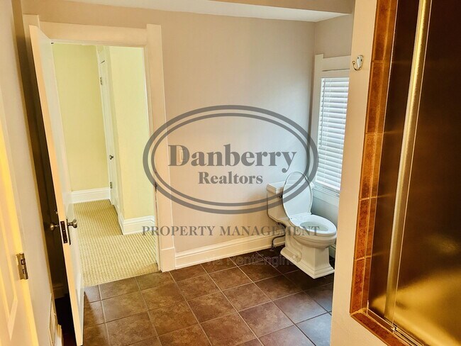 Building Photo - 436 E 5th St