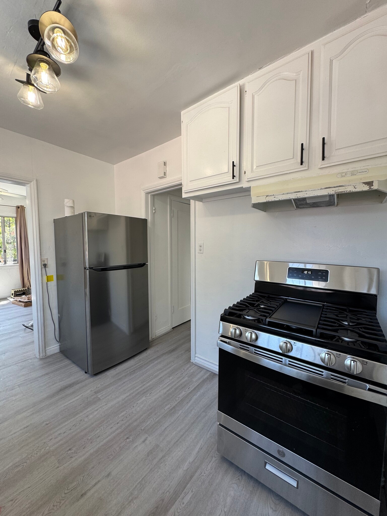 Building Photo - 5031 Romaine St