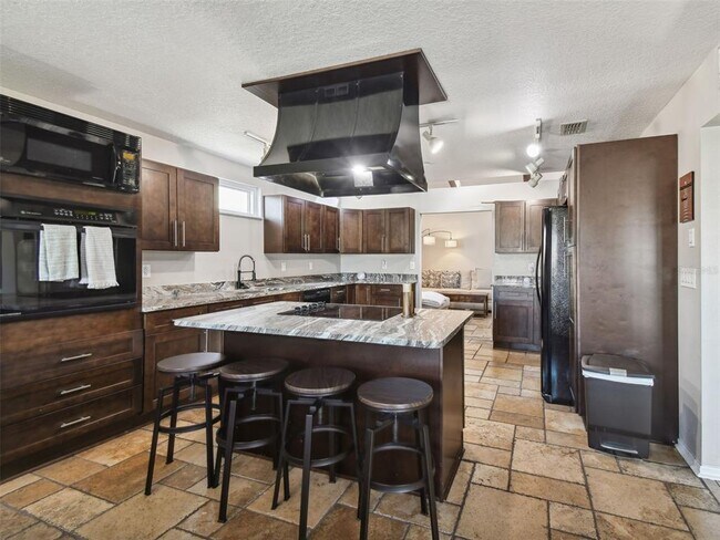 Building Photo - 6241 Bayside Dr