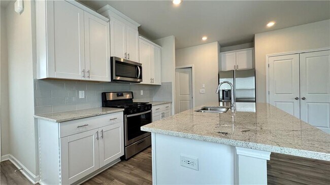 Building Photo - 151 Cedar Ln