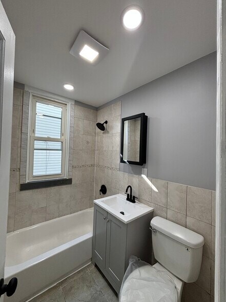 Building Photo - 167 Shephard Ave