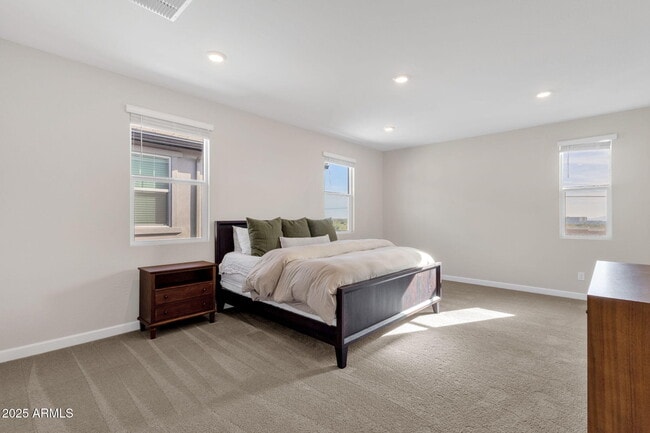 Building Photo - 5823 E Rose Garden Ln