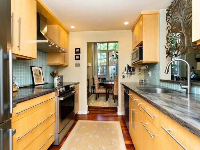 Building Photo - 30 Monument Sq